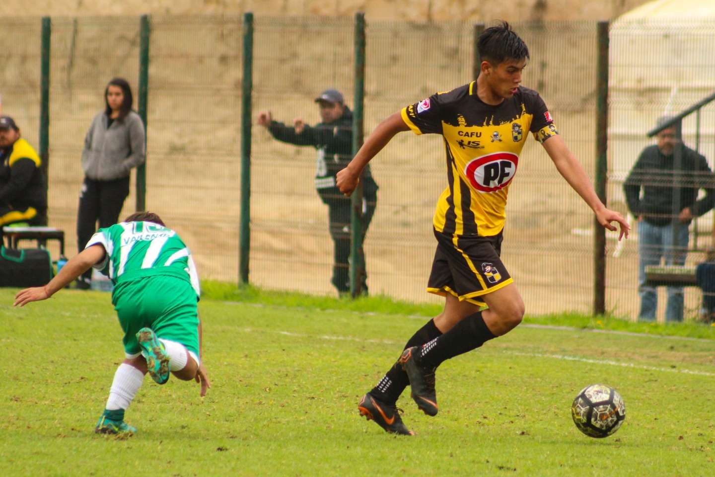 Fútbol Joven AURINEGRO sigue luchando por el ascenso