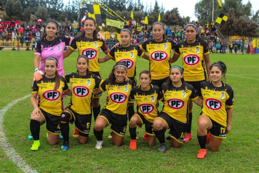 Gran marco de público en clásico Futfem